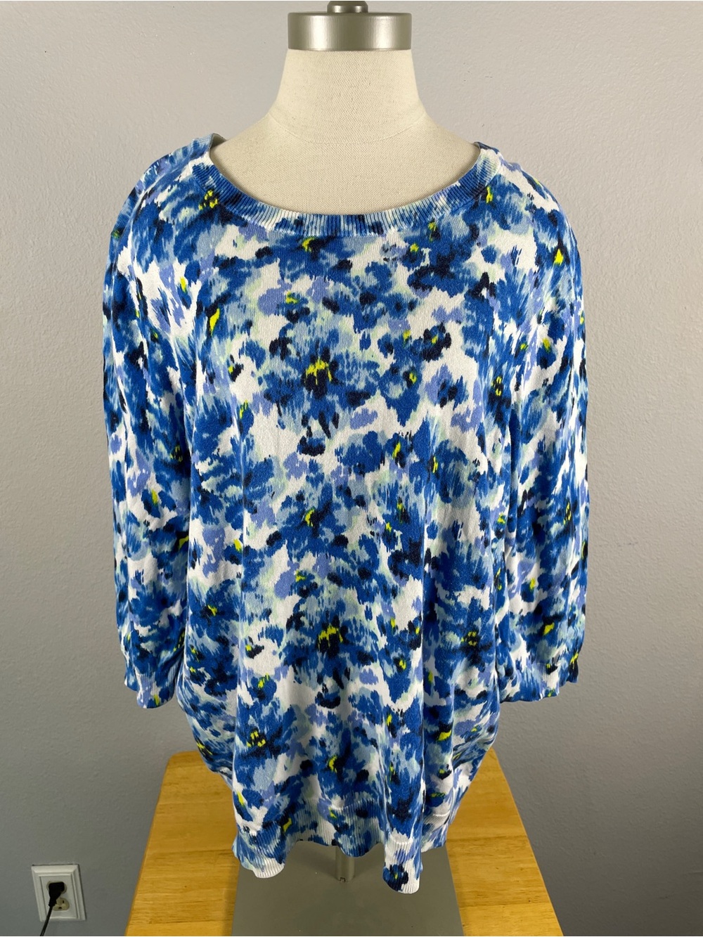 Lands' End 100% Supima Cotton Long Sleeve Blue and White Floral Sweater Size 1X